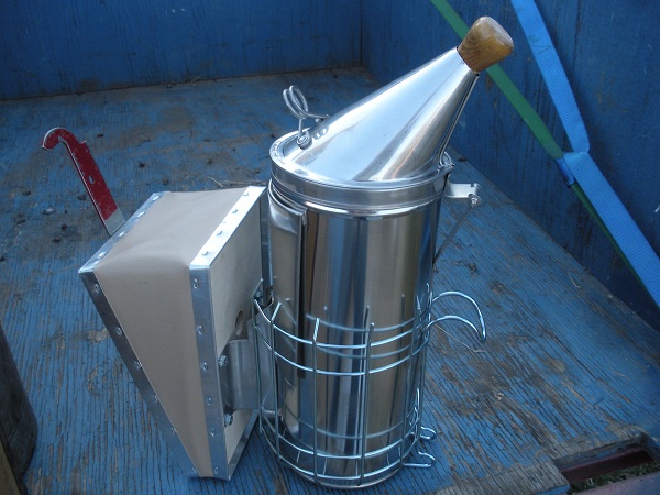 Building the perfect bee smoker for beekeepers